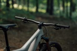 Orbea RISE H10 Gris Souris-Bleu Ciel (mat) -Boutique De Voitures Bikecheck Exterior RiseH10 Grey Blue 13